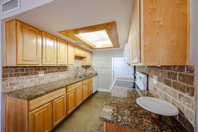 Building Photo - 8531 E Belleview St