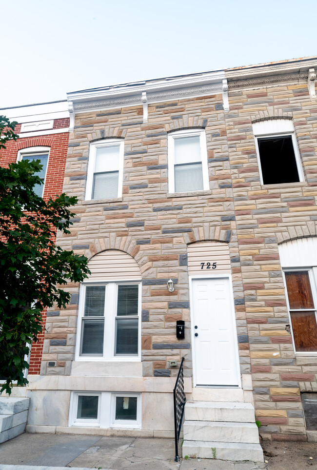 Primary Photo - 725 N Patterson Park Ave