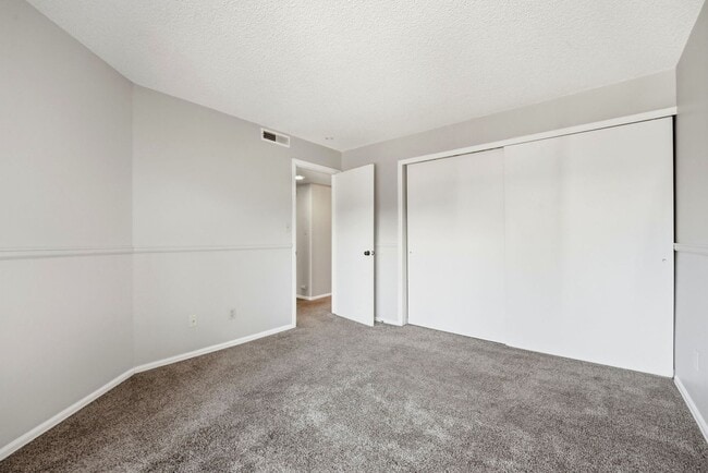 Building Photo - Charming 2 Bedroom Second Story Condo with easy access to everything!