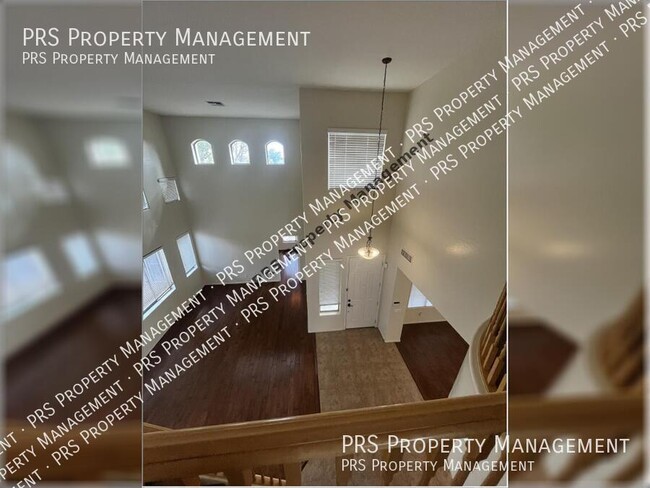 Building Photo - 576 E Julian Dr