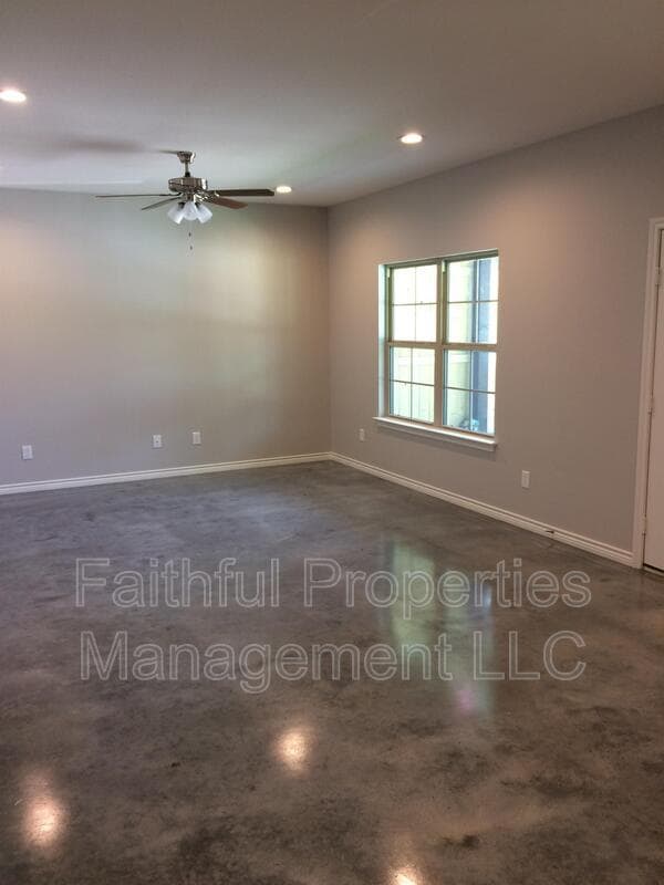 Building Photo - 14203 County Rd 452