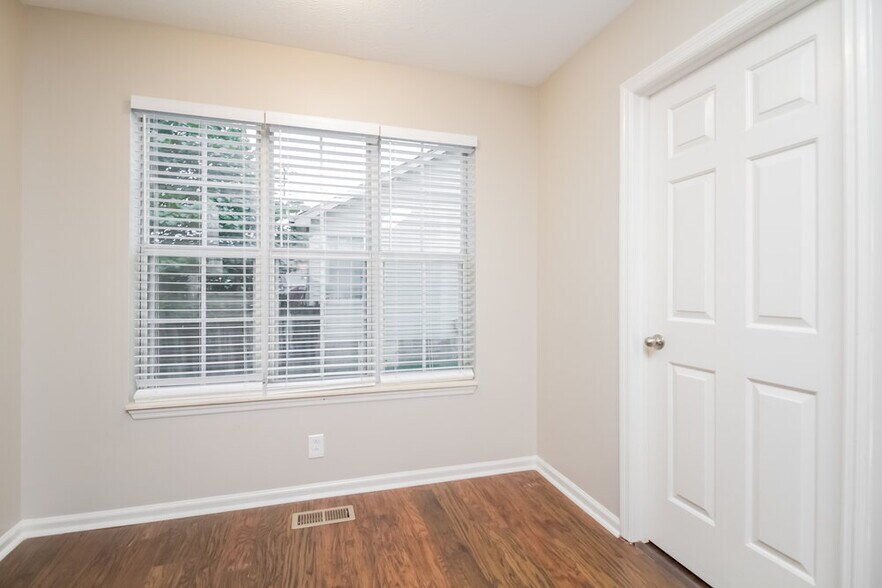 Building Photo - 3540 Calais Cir