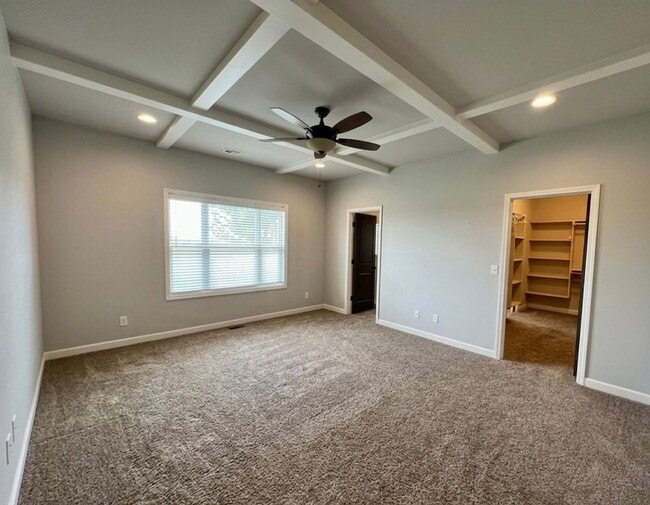 Building Photo - Executive Style Home in Grand Mere