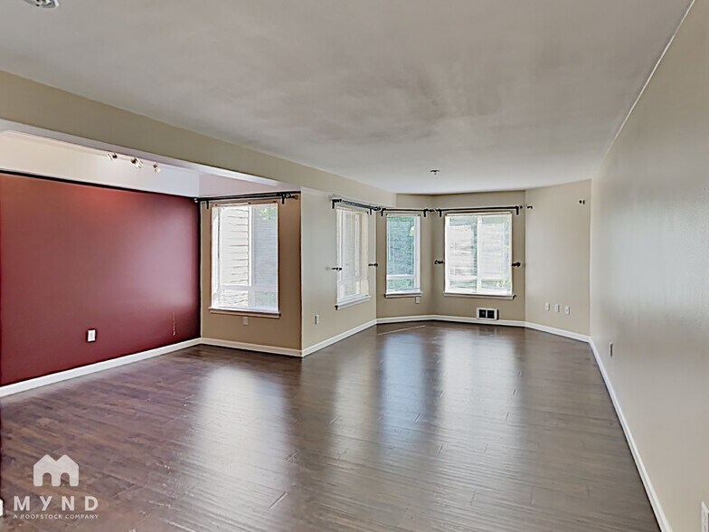 Building Photo - 2530 15th Ave W