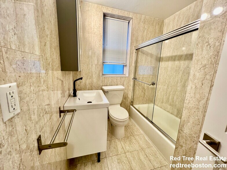 Building Photo - 71 Babcock St