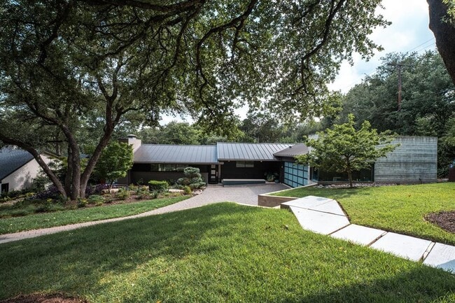 Building Photo - 3305 Laurel Cir