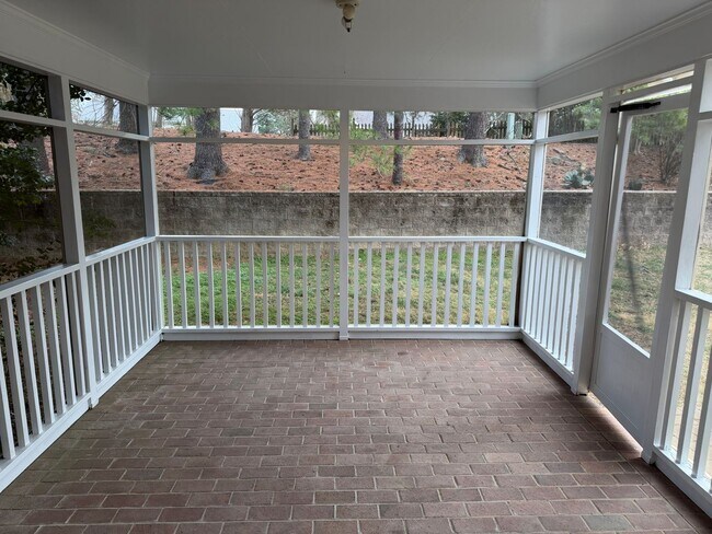 Building Photo - Spacious Four Bedroom Home Near Quail Hollow Neighborhoods!