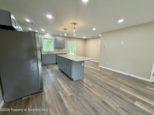Building Photo - 1058 Lakeland Dr