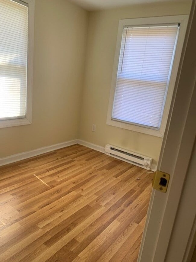 Building Photo - Cozy 2 Bedroom Home Available Now!