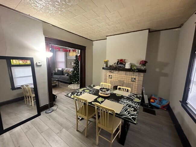 Building Photo - 5 Bedroom House Located In Clifton Near UC's Campus