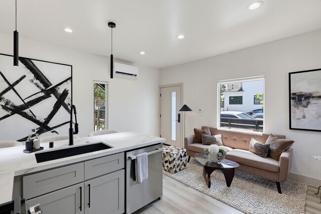 Building Photo - 426-426 Arbor Dr
