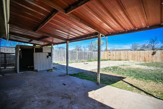 Building Photo - 2641 E Baylor St