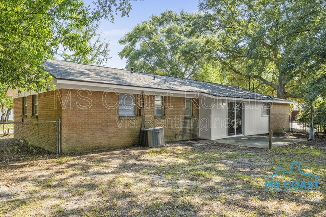 Building Photo - 2121 Alice Dr