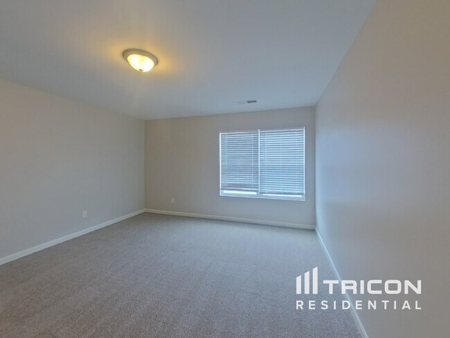 Building Photo - 3650 Lebella Ln