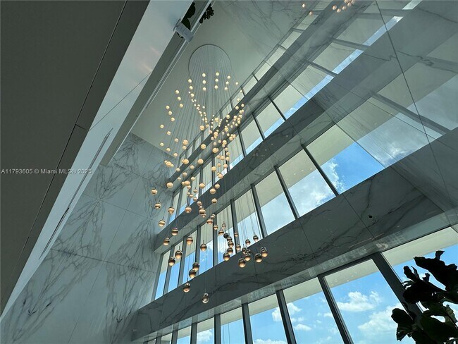 Building Photo - 300 Biscayne Blvd Way