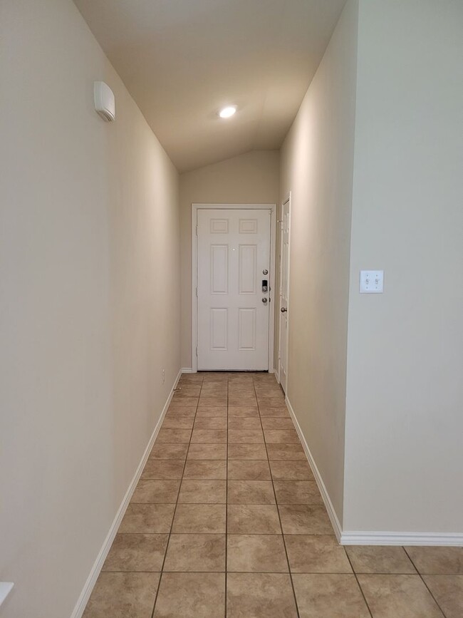 Building Photo - Large Open Floorplan with 3 Br in Killeen ...