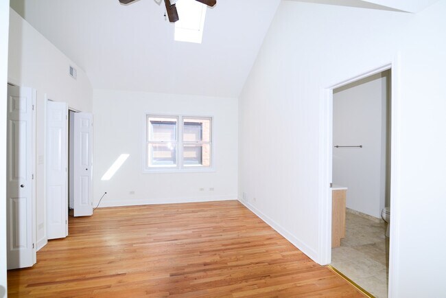 Building Photo - 2334 W Harrison St