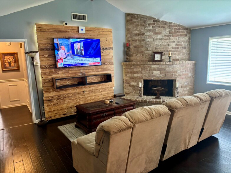 Building Photo - 9319 Rentur Dr