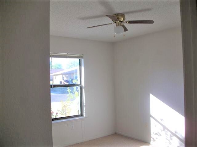 Building Photo - 306 Horseshoe Dr