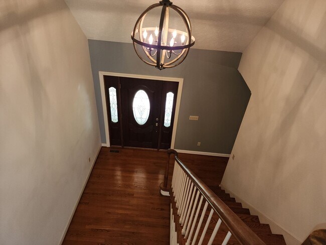 Building Photo - Luxury 3000+ Square Foot Home in Five Lake...