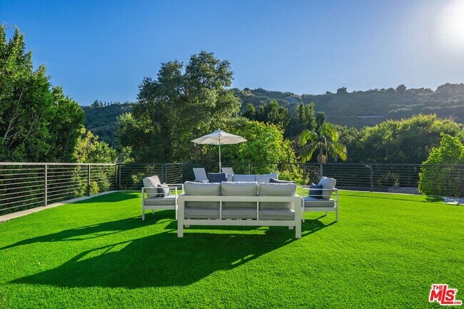 Building Photo - 1040 Montego Dr