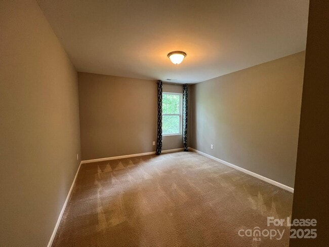 Building Photo - 2198 Laurens Dr