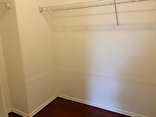 Building Photo - $2,350 Milburn & Herndon, 4 Bedroom Home -...
