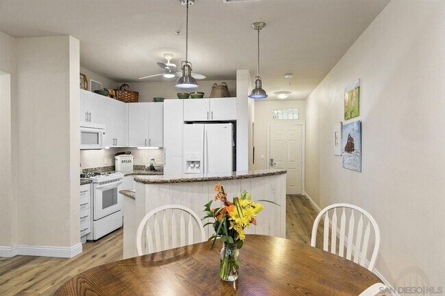 Building Photo - Stylish 3-Bedroom Ground Floor Unit in the...