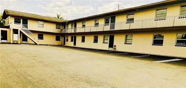 Primary Photo - 2700 Palmadelia Ave