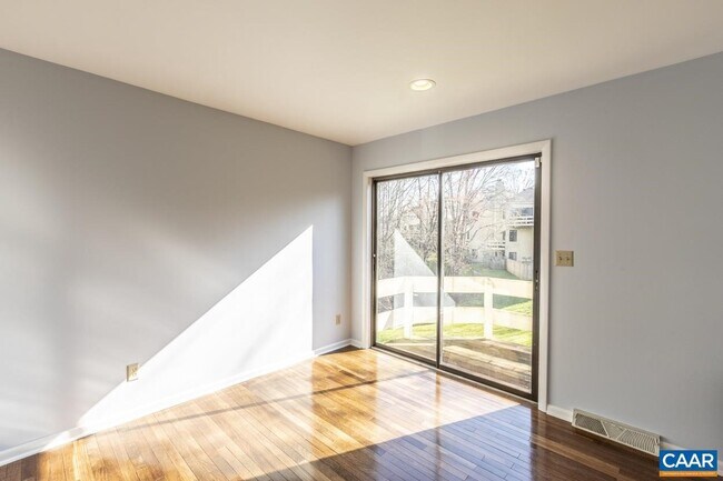 Building Photo - 1216 Chatham Rdg