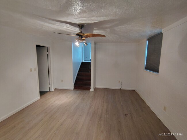 Building Photo - 4165 Commodore St
