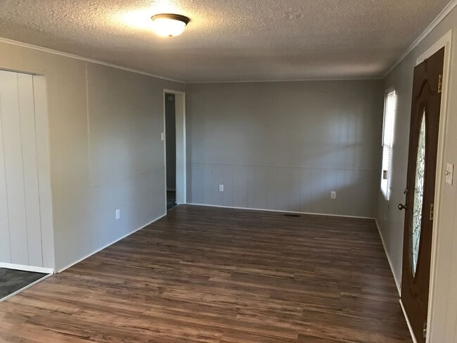 Building Photo - 3BR Home in Maiden on 1.85 Acres