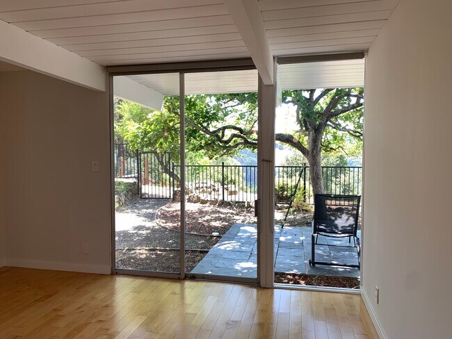 Building Photo - 5559 Greenridge Rd