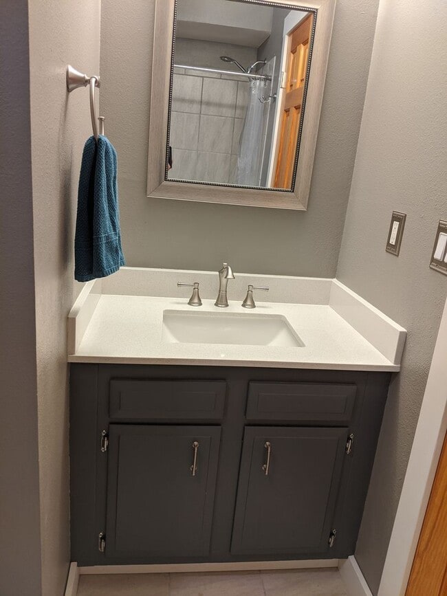 Building Photo - Spacious 3BR/2BA Silverthorne Condo – Prime Mountain Location