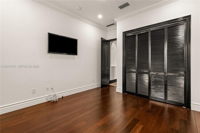 Building Photo - 5838 SW 50th St