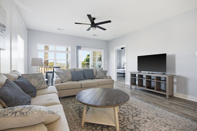 Building Photo - 3-Bedroom, 2Bath Condo end unit