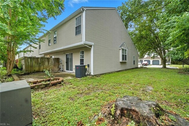 Building Photo - 716 Aylesbury Dr