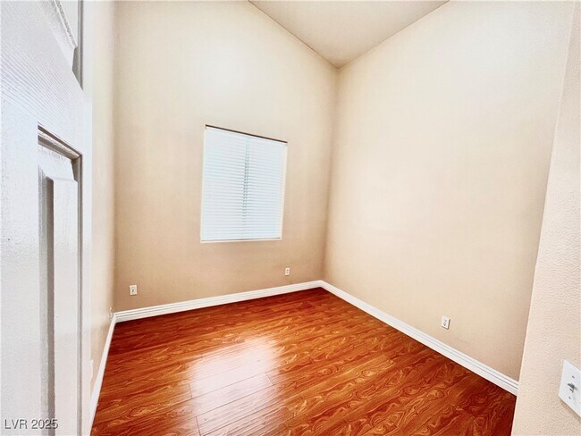 Building Photo - 258 Whitewater Village Ct