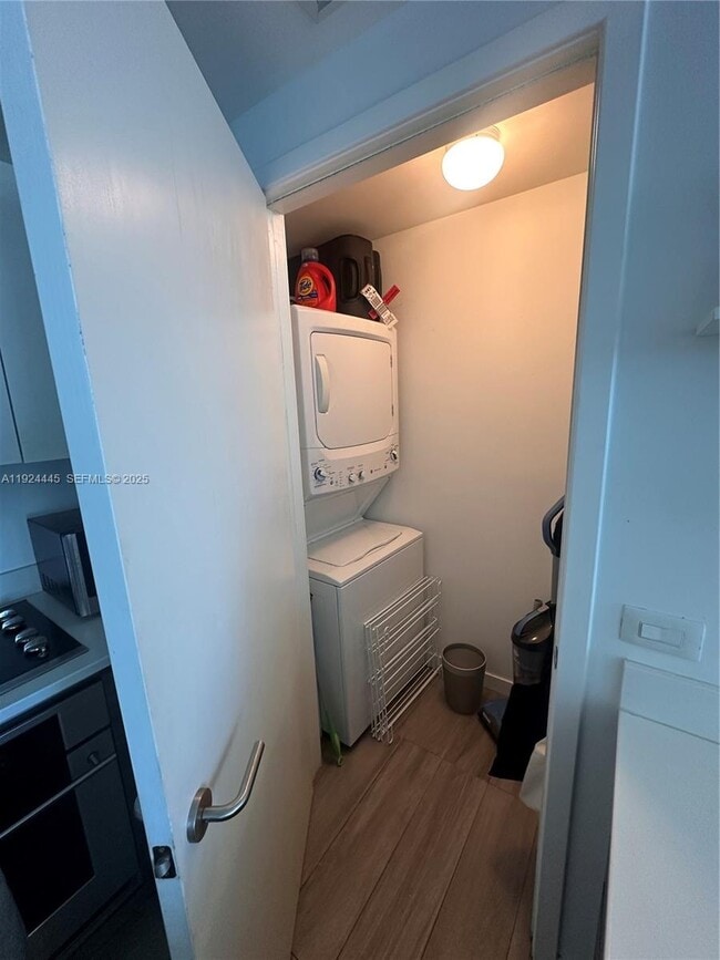 Building Photo - 1100 S Miami Ave