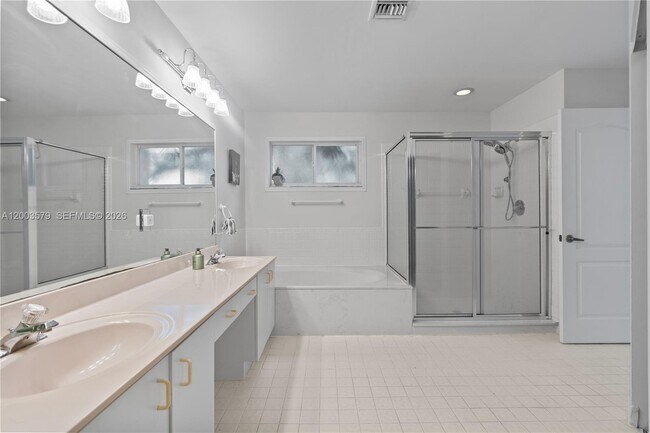 Building Photo - 237 NW 100th Ave