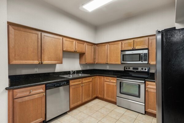 Building Photo - 2255 Braeswood Park Dr