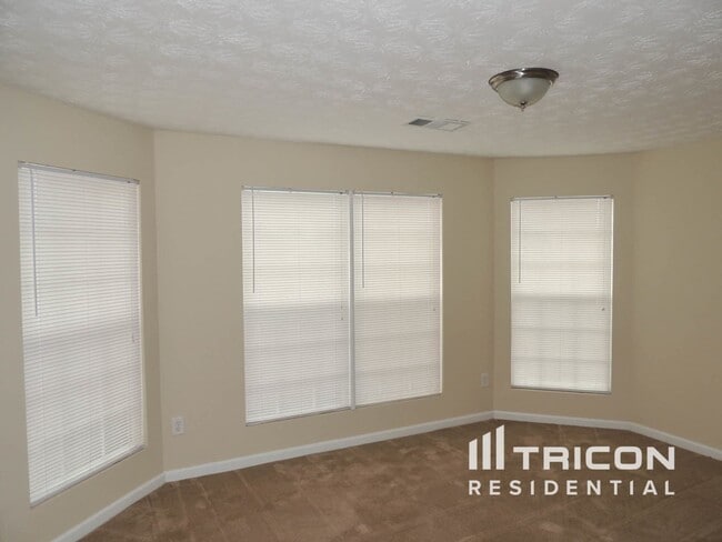 Building Photo - 1311 Meadow Walk Dr