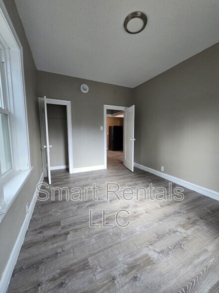 Building Photo - 4209 Ellenwood Ave