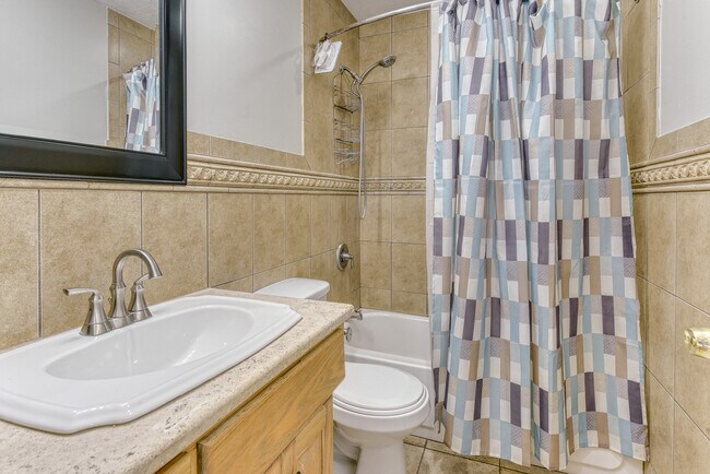 Building Photo - 5710 N 68th St