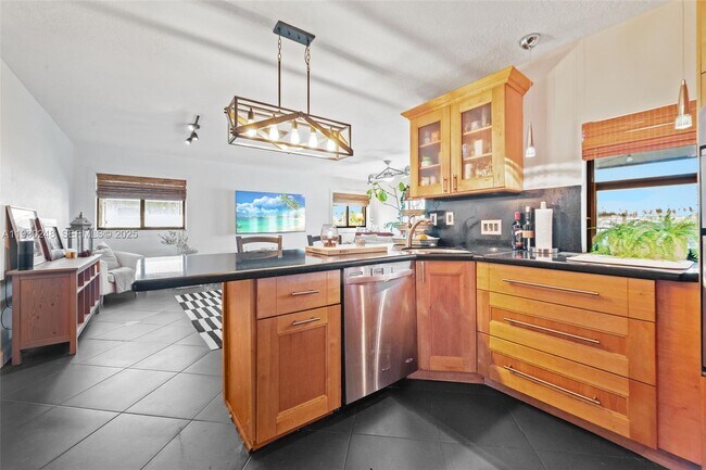 Building Photo - 410 Sailboat Cir