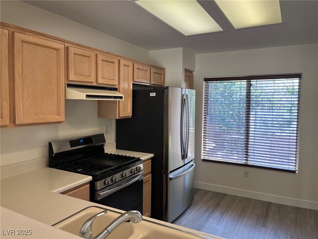 Building Photo - 9828 Villa Ridge Dr