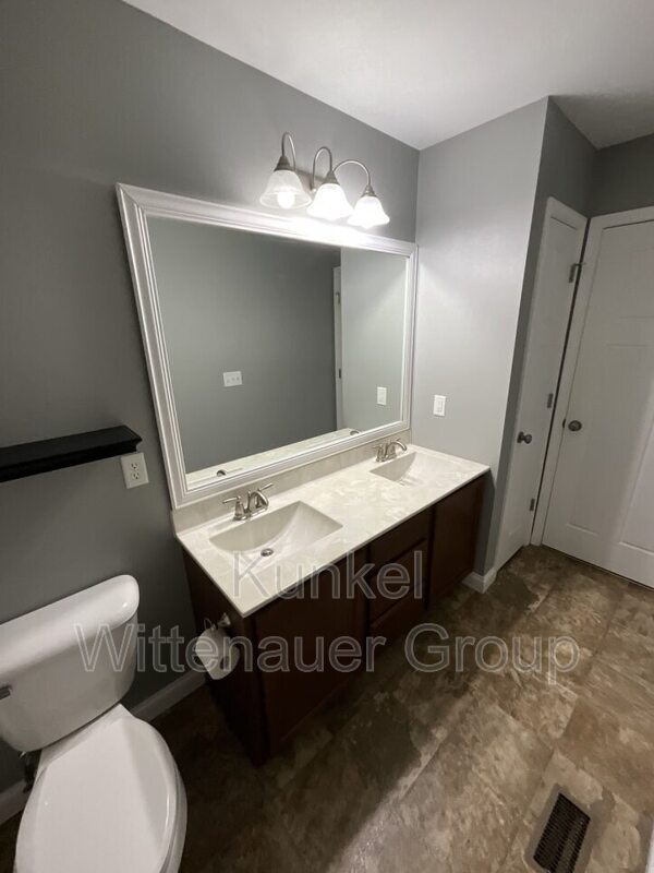 Building Photo - 2711 London Ln