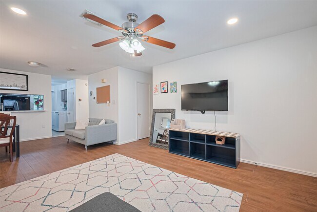 Building Photo - 4304 Sherwood Ln