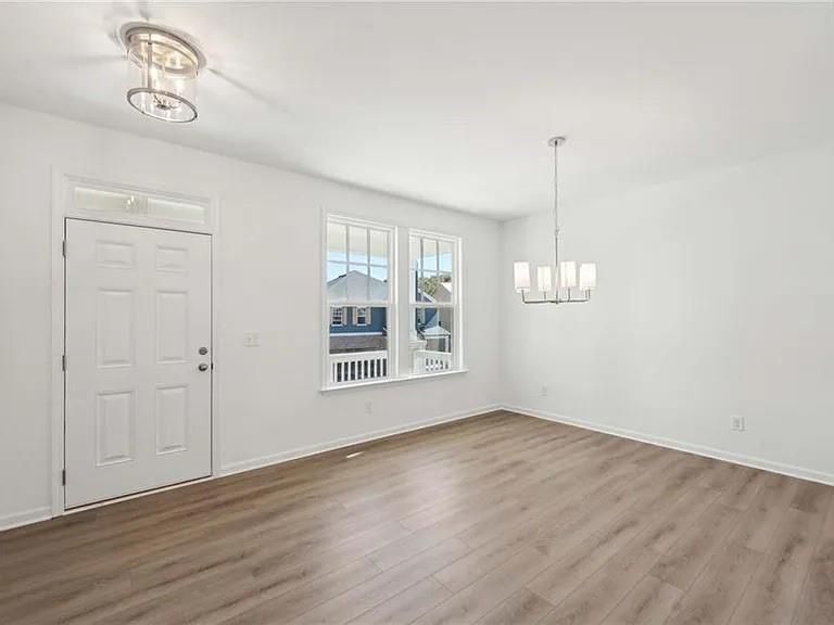 Building Photo - 350 Foxhill Dr