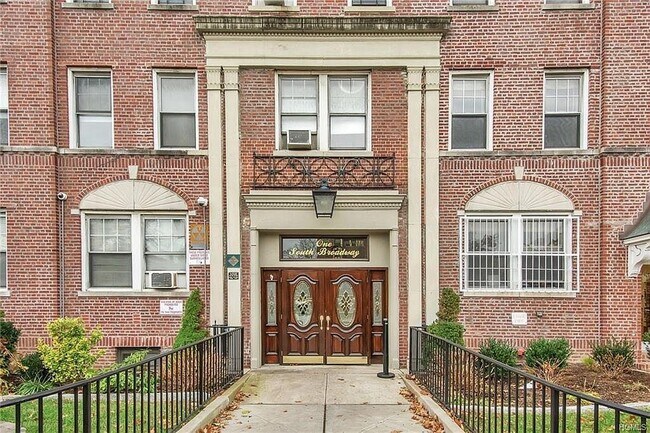 Primary Photo - 1 S Broadway